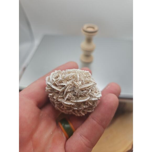 Desert Rose Crystal Stone W/stand 71grams - Picture 11 of 12